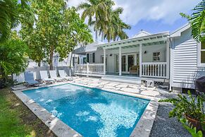 NEW The Delaney House - Private Pool Remodeled