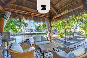 Loggerhead Lagoon Canalfront Tiki Hut Dock