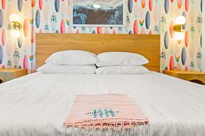 Cabana Condo Heated Pool, Steps to the Beach!