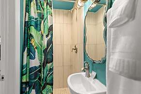 Cabana Condo Heated Pool, Steps to the Beach!