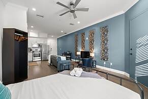 NEW Mojito Manor Stunning Studio On 7th Ave