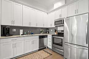 NEW Mojito Manor Stunning Studio On 7th Ave