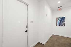 NEW Mojito Manor Stunning Studio On 7th Ave