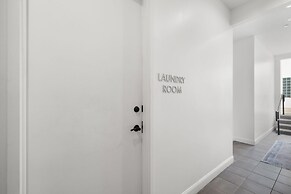 NEW Mojito Manor Stunning Studio On 7th Ave