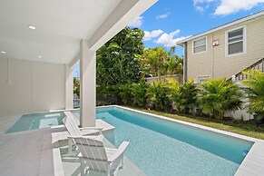 The Akoya Pearl - 2 Beach Homes Steps From CWB