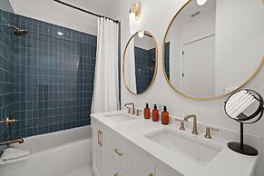 The Akoya Pearl - 2 Beach Homes Steps From CWB