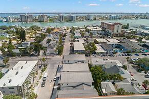 The Akoya Pearl - 2 Beach Homes Steps From CWB