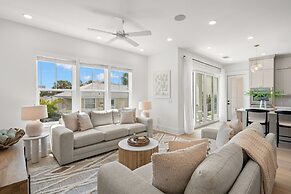 The Akoya Pearl - 2 Beach Homes Steps From CWB