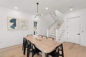 The Akoya Pearl - 2 Beach Homes Steps From CWB