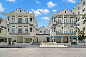 The Akoya Pearl - 2 Beach Homes Steps From CWB