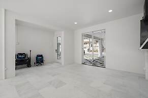 The Akoya Pearl - 2 Beach Homes Steps From CWB