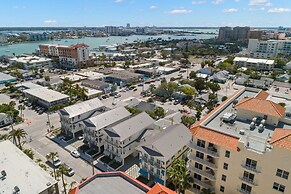 The Akoya Pearl - 2 Beach Homes Steps From CWB