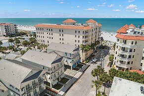 The Akoya Pearl - 2 Beach Homes Steps From CWB