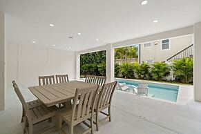 The Akoya Pearl - 2 Beach Homes Steps From CWB