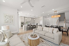 The Akoya Pearl - 2 Beach Homes Steps From CWB