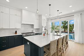 The Akoya Pearl - 2 Beach Homes Steps From CWB