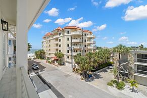 The Akoya Pearl - 2 Beach Homes Steps From CWB