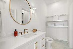 The Akoya Pearl - 2 Beach Homes Steps From CWB