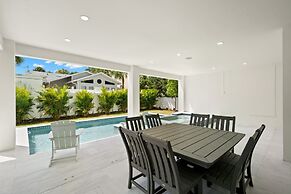 The Akoya Pearl - 2 Beach Homes Steps From CWB