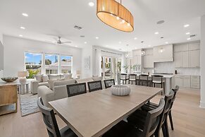 The Akoya Pearl - 2 Beach Homes Steps From CWB