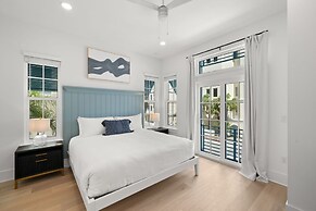 The Akoya Pearl - 2 Beach Homes Steps From CWB