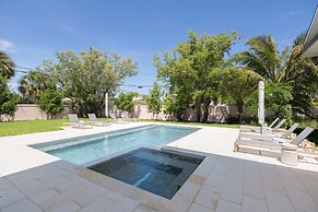 Brand New Build Larkshine House - Pool