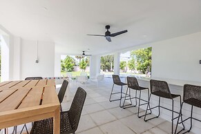 Brand New Build Larkshine House - Pool