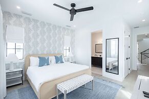 Brand New Catchlight House With Private Pool