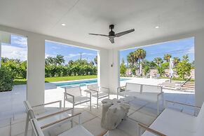 Brand New Catchlight House With Private Pool