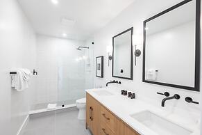 Brand New Catchlight House With Private Pool