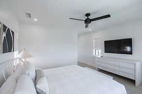 Brand New Catchlight House With Private Pool