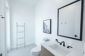 Brand New Catchlight House With Private Pool