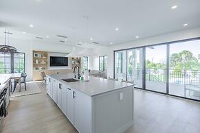 Brand New Catchlight House With Private Pool