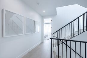 Brand New Catchlight House With Private Pool