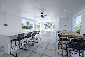 Brand New Catchlight House With Private Pool