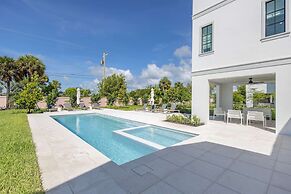 Brand New Catchlight House With Private Pool