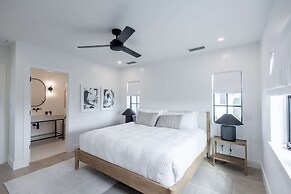 Brand New Catchlight House With Private Pool