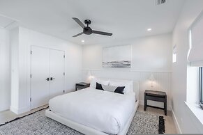 Brand New Catchlight House With Private Pool