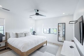 Brand New Catchlight House With Private Pool