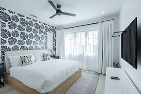 Brand New Catchlight House With Private Pool