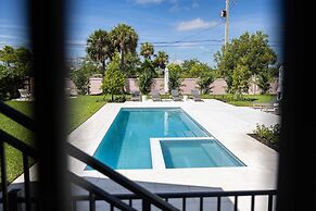 Brand New Catchlight House With Private Pool