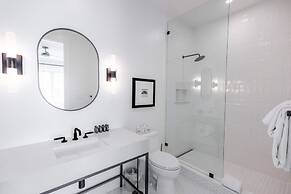 Brand New Catchlight House With Private Pool