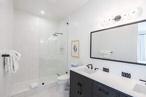 Brand New Catchlight House With Private Pool