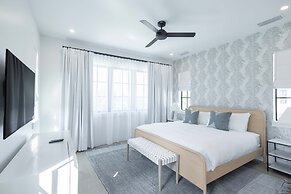 Brand New Catchlight House With Private Pool