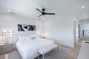 Brand New Catchlight House With Private Pool