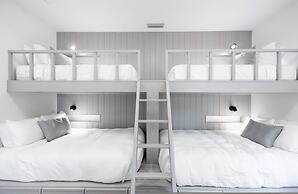 Brand New Catchlight House With Private Pool