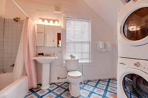 New Rose Petal Petite Suite - Pool Parking