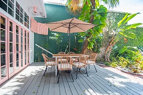 New Rose Petal Petite Suite - Pool Parking