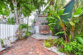 New Coastal Rose - Bright Loft With High Ceilings