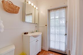 New Coastal Rose - Bright Loft With High Ceilings